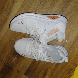 Womens 6.5 puma tennis shoes